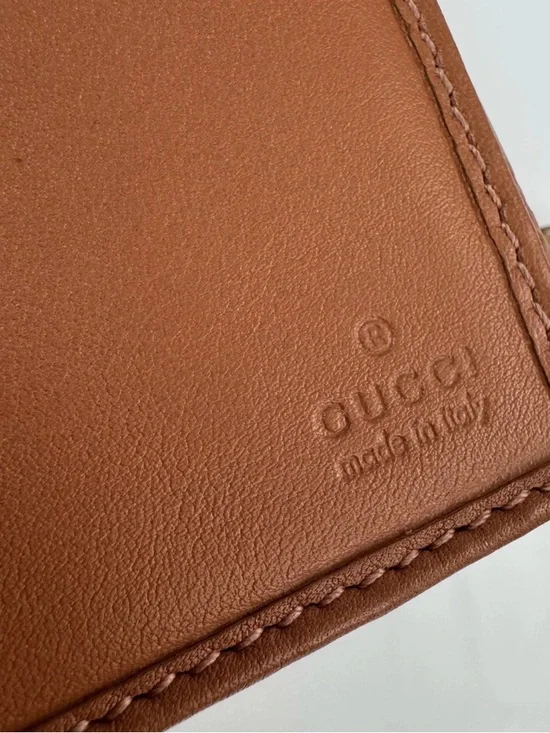 Gucci Tan Embossed Leather Clutch with Signature GG - Picture 5 of 5